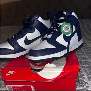 Nike dunk high White and Navy blue size 4.5